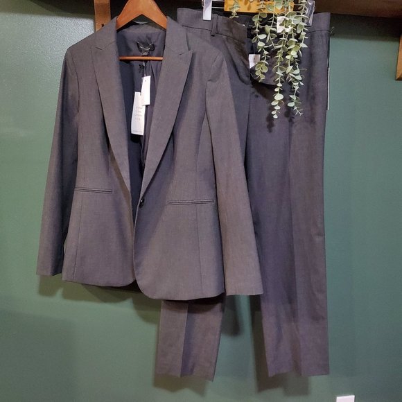 Ann Taylor | 2 Piece Charcoal Grey Pant Suit - Picture 1 of 10